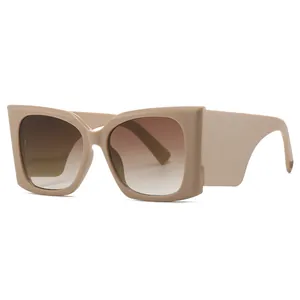 Occhiali da sole cat eye oversize alla moda con montatura beige e lenti sfumate marroni