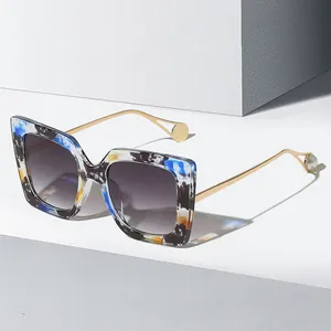 Occhiali da Sole Quadrati Oversize da Donna Aste in Metallo Decorazione Perle UV400 Lenti Sfumate Moda retrò per Viaggi Festa
