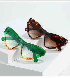 Detailansicht der Katzenaugen-Sonnenbrille mit grünem Rahmen und Schildpatt-Struktur