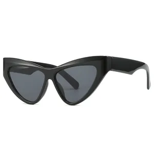 Klassische schwarze Cat-Eye-Sonnenbrille mit markantem Rahmen und UV-Schutzgläsern