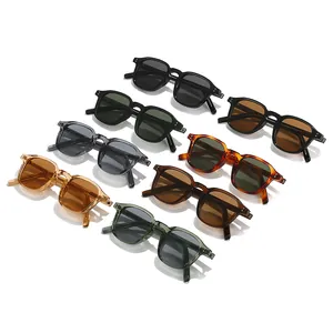 Lunettes de soleil carrées rétro multicolores avec rivets métalliques et verres plats