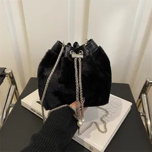 Damen Winter Kunstpelz Eimertasche Mode Plüsch Kette Umhängetasche Mit Künstliche Perle Kordelzug Casual Elegante Schultertasche
