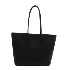 Classic black leather tote bag with lychee pattern and large capacity for women commuting