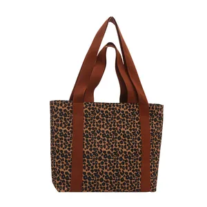 Klassieke canvas shopper met luipaardprint en bruine geweven handvatten voor dames