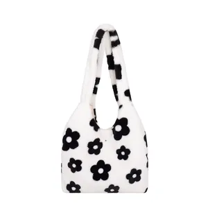 Bolso de hombro de felpa estilo japonés con flores en blanco y negro para mujer textura suave