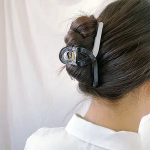 Pinza per capelli minimalista in acrilico blu navy per acconciature eleganti con molla in metallo