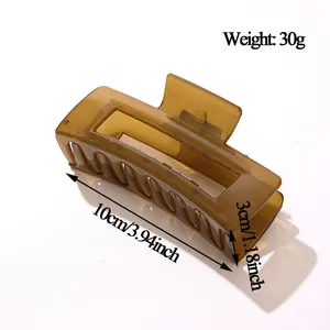 Nahaufnahme der bernsteinfarbenen Haarklammer mit 10 cm Länge und 30 g Gewicht Detail