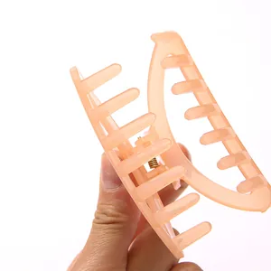 Pinza para el pelo redonda de acrílico melocotón translúcido con resorte para mujer