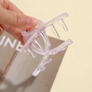 Pince à cheveux lilas translucide et irisée pour femme, taille moyenne avec fini brillant