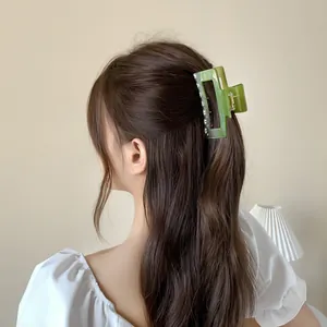 Minimalist square green acrylic hair claw clip for women's elegant half-up hairstyle