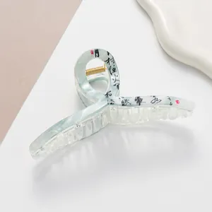 Detailed macro view of 13cm green marble acetate hair claw with Chinese calligraphy design