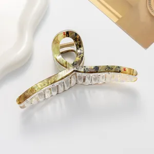 Macro view of 13cm marble patterned hair claw with elegant Chinese calligraphy design