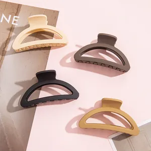 Grandes Pinces à Cheveux Mates pour Femmes Antidérapantes Tenue Forte Demi-Lune Pinces à Cheveux Minimalistes Accessoires en Résine pour Cheveux Épais