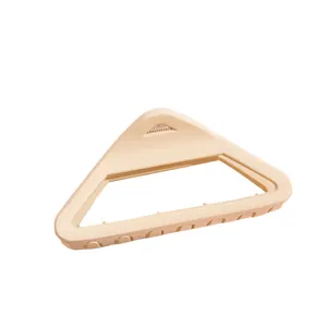 Pince à cheveux géométrique beige mat en forme de triangle pour chignons français