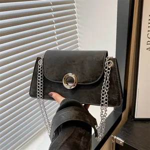 Sac Carré en Cuir PU Rétro pour Femmes avec Bandoulière Chaîne Argentée Sac à Épaule Bandoulière Sous les Aisselles Sac à Main Streetwear Décontracté