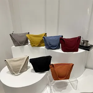 Minimalistische bucket bag met grote capaciteit in verschillende trendy kleuren