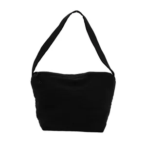 Grand sac seau minimaliste en toile noire avec bandoulière large et fermeture éclair