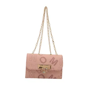 Bolso bandolera de cuero PU rosa con estampado MOM de leopardo y cierre de corazón dorado