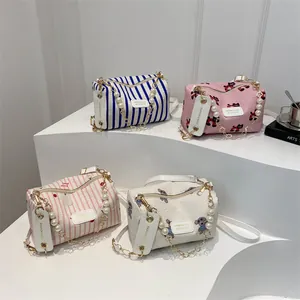 Sacs polochon imprimés chic avec chaîne en perles et bandoulières réglables