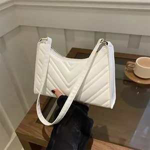 Sac baguette blanc minimaliste français avec matelassage en V et détails dorés