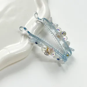 Pince à cheveux banane bleue translucide avec perles de cristal et accents floraux