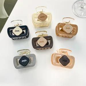 Pince à Cheveux Carrée en Acrylique Style Français Pour Femmes Enfants Imprimé Lettres Géométrique Décorative en Résine
