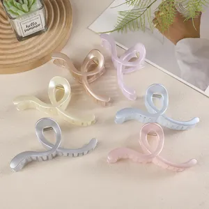 Grande Pince à Cheveux Torsade Géométrique Shark Clip pour Femmes Mode Cheveux Épais Maintien Fort Accessoires de Coiffure Pinces en Résine Mate