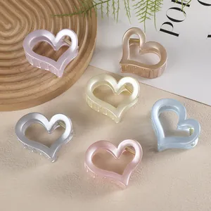 Pince à Cheveux Cœur Ajouré pour Femmes Filles Résine Nacrée Pince Requin Polyvalente Finition Mate Accessoires Cheveux