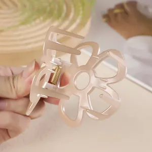 Pince à cheveux fleur évidée rose pâle pour femmes en résine lisse et durable