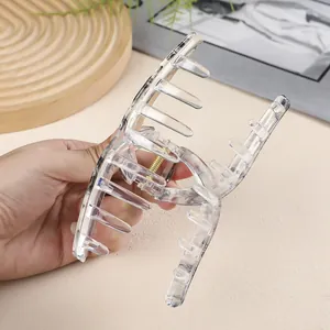 Große transparente Haarklammer aus Acryl mit schwarzem Marmormuster und Goldfeder
