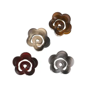 Lot de quatre pinces à cheveux fleurs en résine ambrée pour des coiffures élégantes
