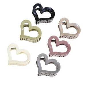 Set di 6 mollette per capelli a forma di cuore glitterate in colori assortiti con molla