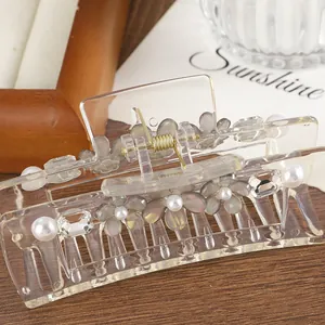 Pinza per capelli trasparente a fiore con petali grigi e perle finte per donna