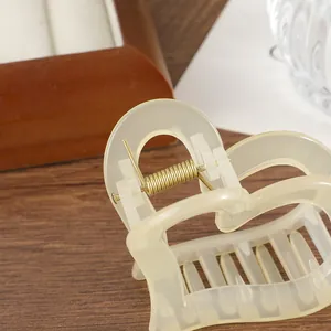 Elegante molletta per capelli a forma di cuore color crema con finitura lucida e molla oro