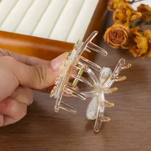 Pinza para el pelo floral de acrílico con purpurina dorada y muelle metálico fuerte