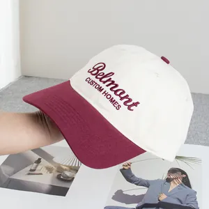 Primer plano detallado del bordado Belmant en la gorra de béisbol bicolor de tela