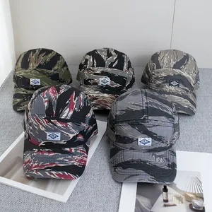 Cinq styles de casquettes 5-panel en camouflage tigre avec écussons logo OSCHAPS