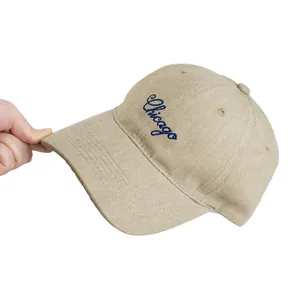 Minimalistische beige Chicago-Stickerei Baseballkappe mit gebogener Krempe für Sonnenschutz