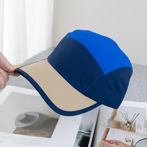 Detail einer 5-Panel Outdoor-Campingkappe aus Nylon mit verstärkten Nähten und Kontrastfarben