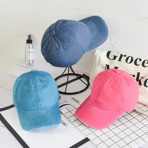 Drei gewaschene Denim Baseballkappen in Pink und Blau im angesagten Vintage-Stil