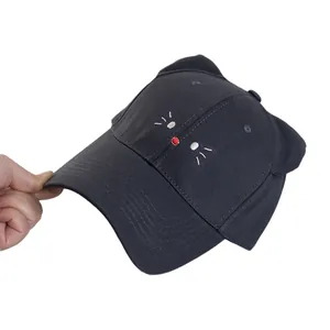 Cappellino da baseball grigio scuro con orecchie di gatto 3D e ricamo sulla visiera