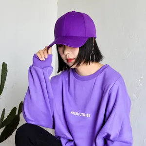 Elegante berretto da baseball viola e felpa a maniche lunghe da donna in stile casual chic