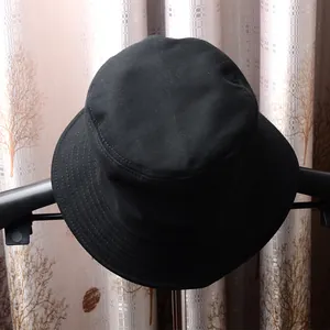 Chapeau bob classique en coton noir avec bord surpiqué pour protection solaire
