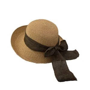 Cappello da sole in paglia a tesa larga con fiocco di nastro marrone scuro