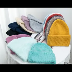 Gorro de punto grueso de pelo de conejo en varios colores con textura suave