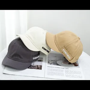 Tre berretti in cotone grigio, beige e kaki con ricamo CONTROL sul lato