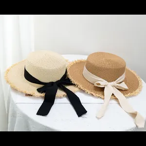 Chapeau de Paille à Sommet Plat pour Femmes Bord Effiloché Chapeau de Soleil avec Ruban à Nœud Été Plage Voyage Respirant
