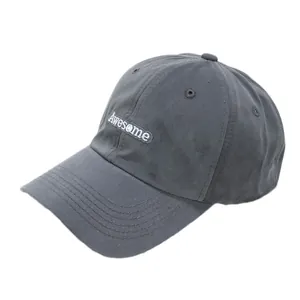 Casquette de baseball en coton gris foncé avec broderie Awesome vue à 45 degrés