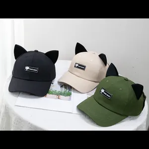 Gorras de béisbol creativas con orejas de gato y etiqueta hecha a mano en varios colores