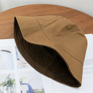 Wendbarer Fischerhut mit Wellenstruktur und minimalistischem Baumwoll-Finish
